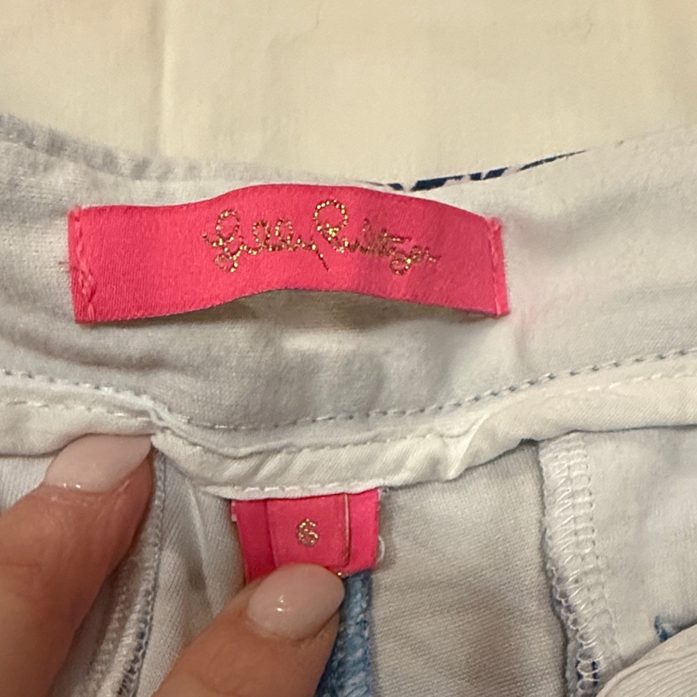 Lilly Pulitzer Buttetcup Blue and Light Blue Scallop-Edge Printed Shorts - Picture 2 of 4